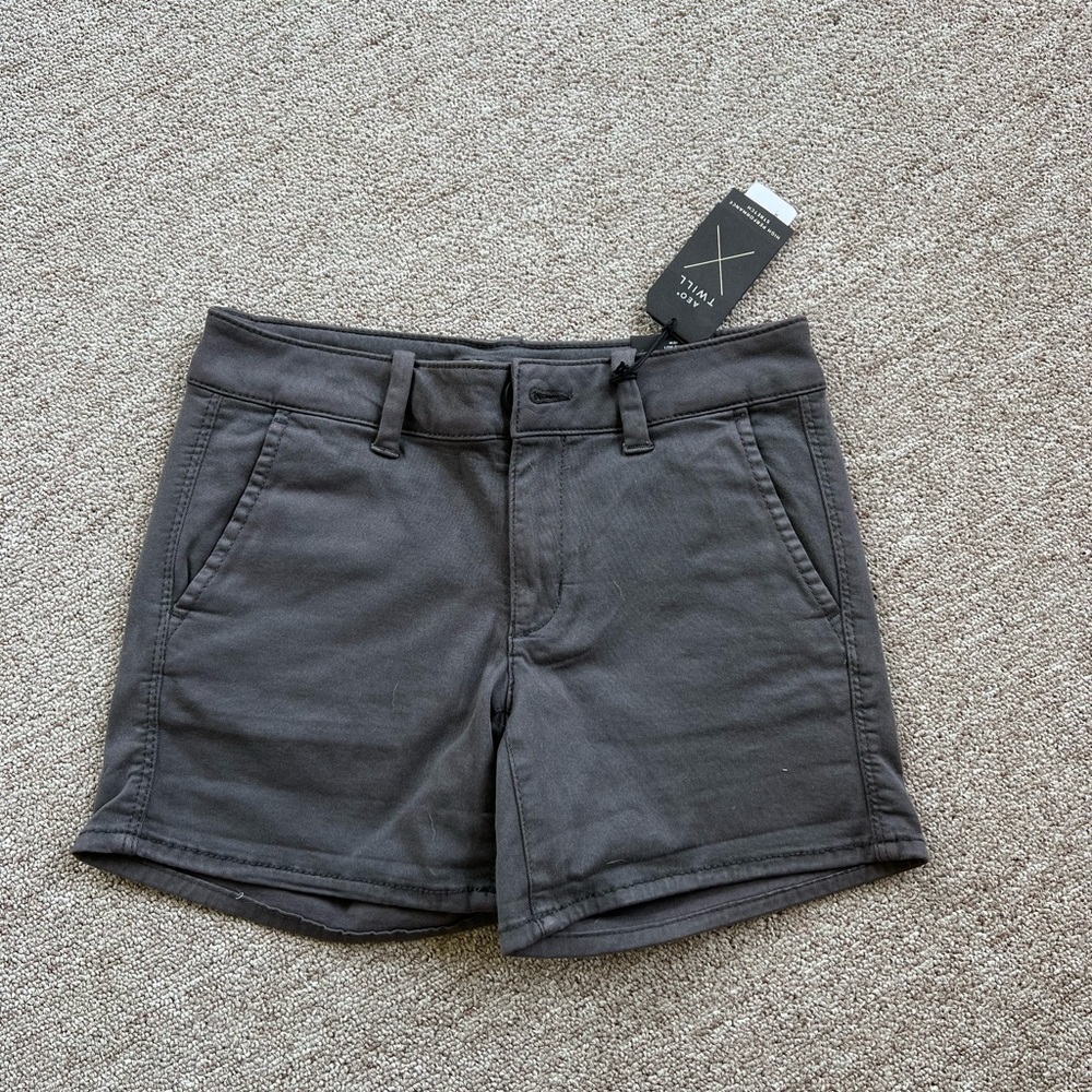 AMERICAN EAGLE twill midi shorts